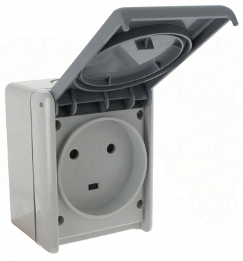 Prise saillie �tanche 2P+T 32A � volet Legrand Plexo Gris