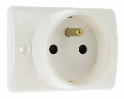 Prise � encastrer pour plinthe 2P+T 16A Blanc Legrand