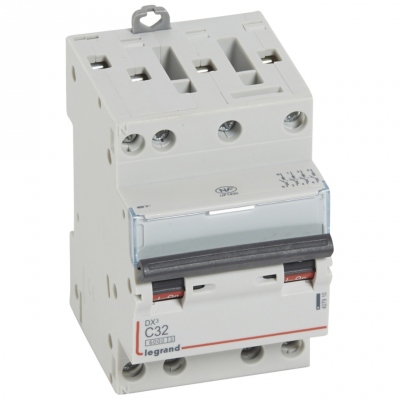 Disjoncteur 32A 10kA courbe C t�trapolaire Legrand DX3 Vis / Vis - 3 modules